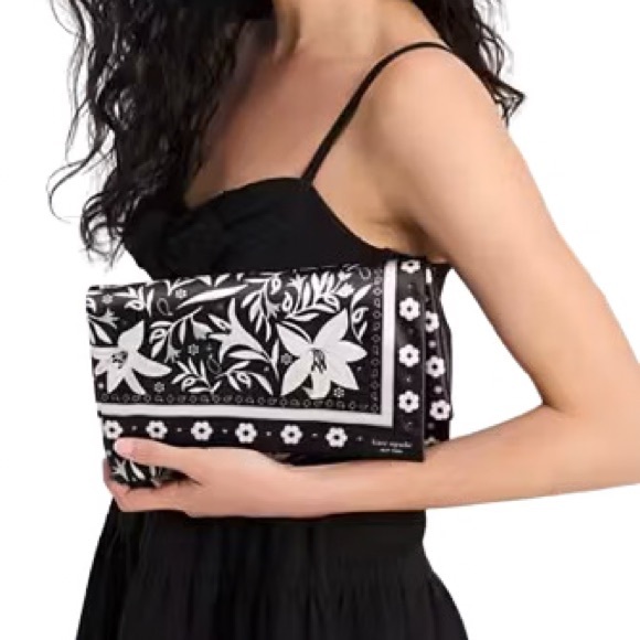 🆕 Kate Spade fold bandana printed clutch - Picture 1 of 8